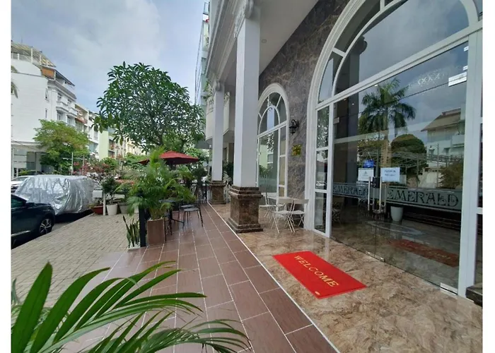Dancentre Luxury Apartment Near Secc Formerly Emerald Hotel & Apartment